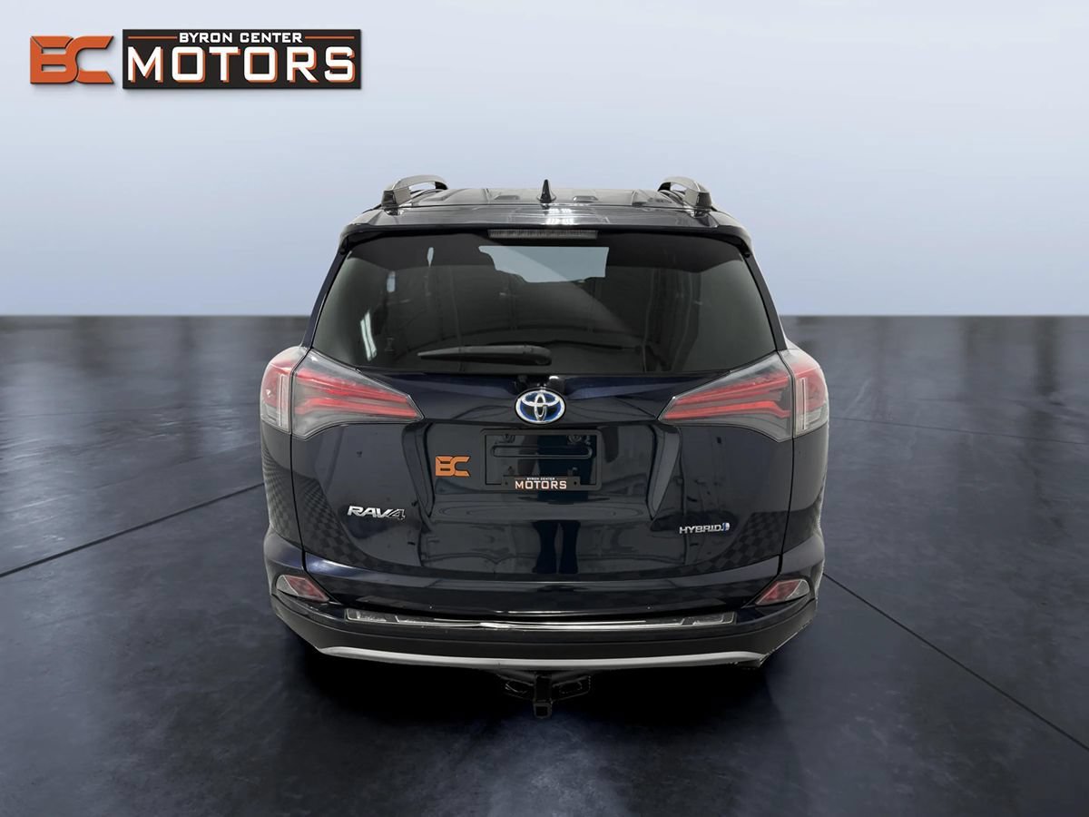 Used 2018 Toyota RAV4 LE AWD/4WD image 5