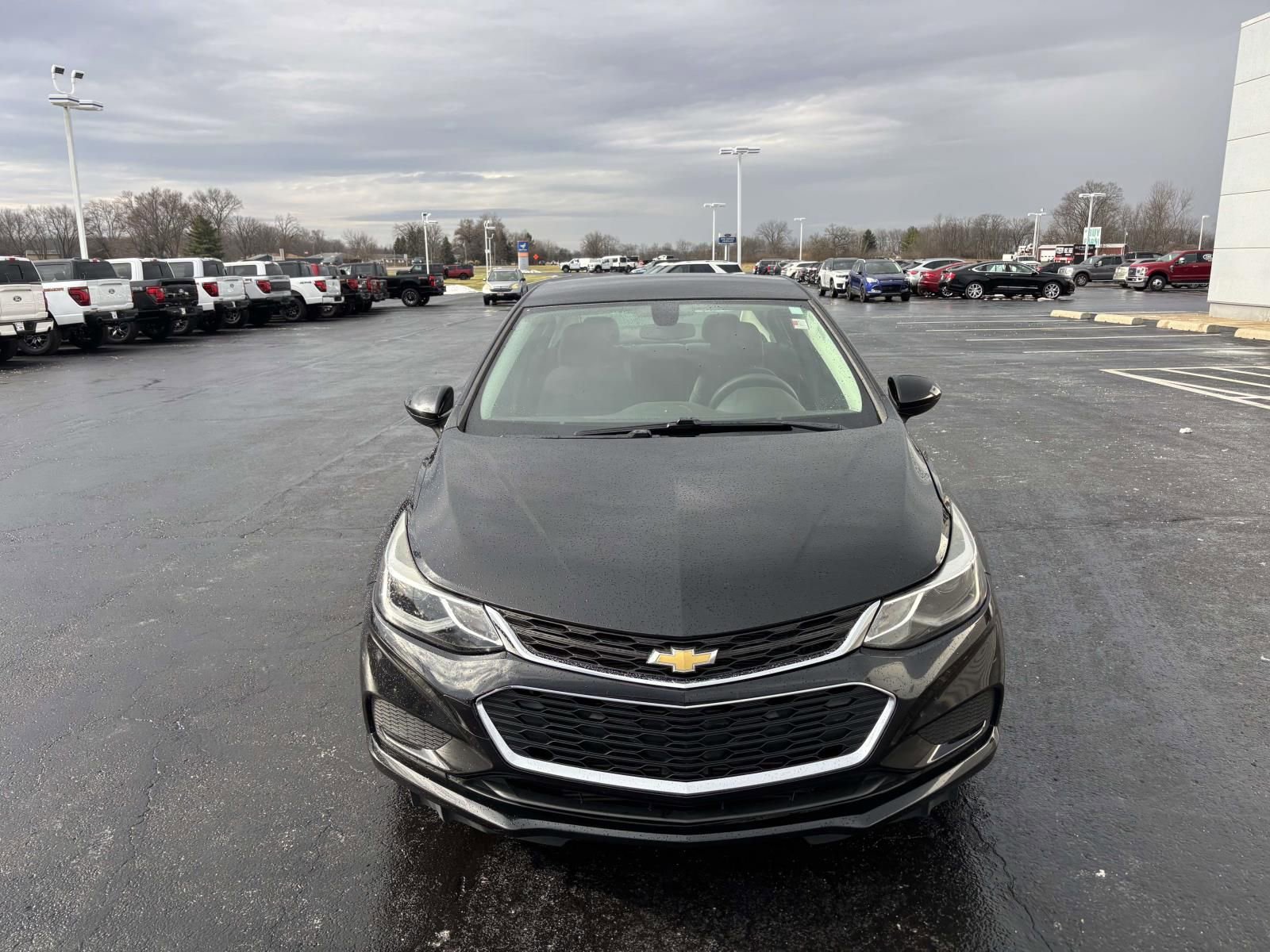 Used 2017 Chevrolet Cruze LT w/ Convenience Package image 2