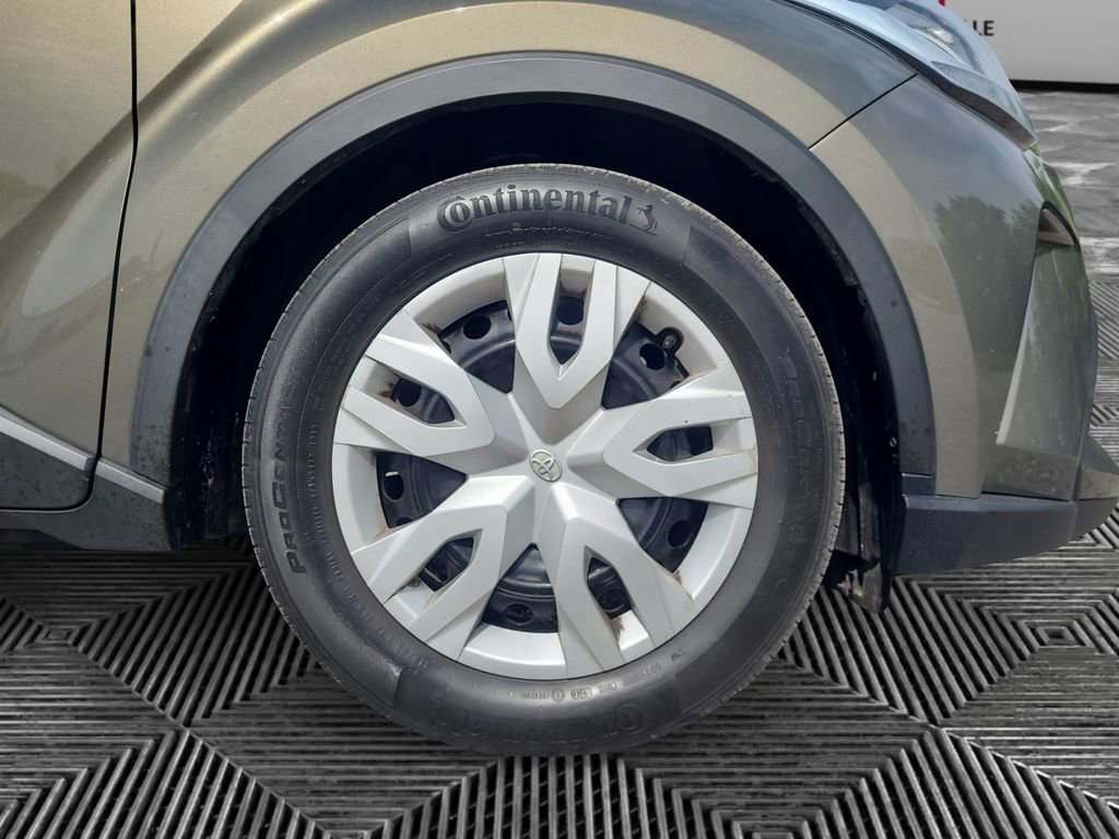 Used 2021 Toyota C-HR LE FWD image 16