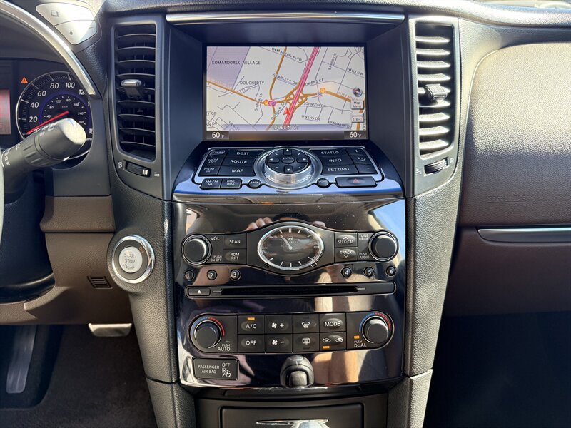 Used 2011 INFINITI FX35 AWD w/ Premium Pkg image 17