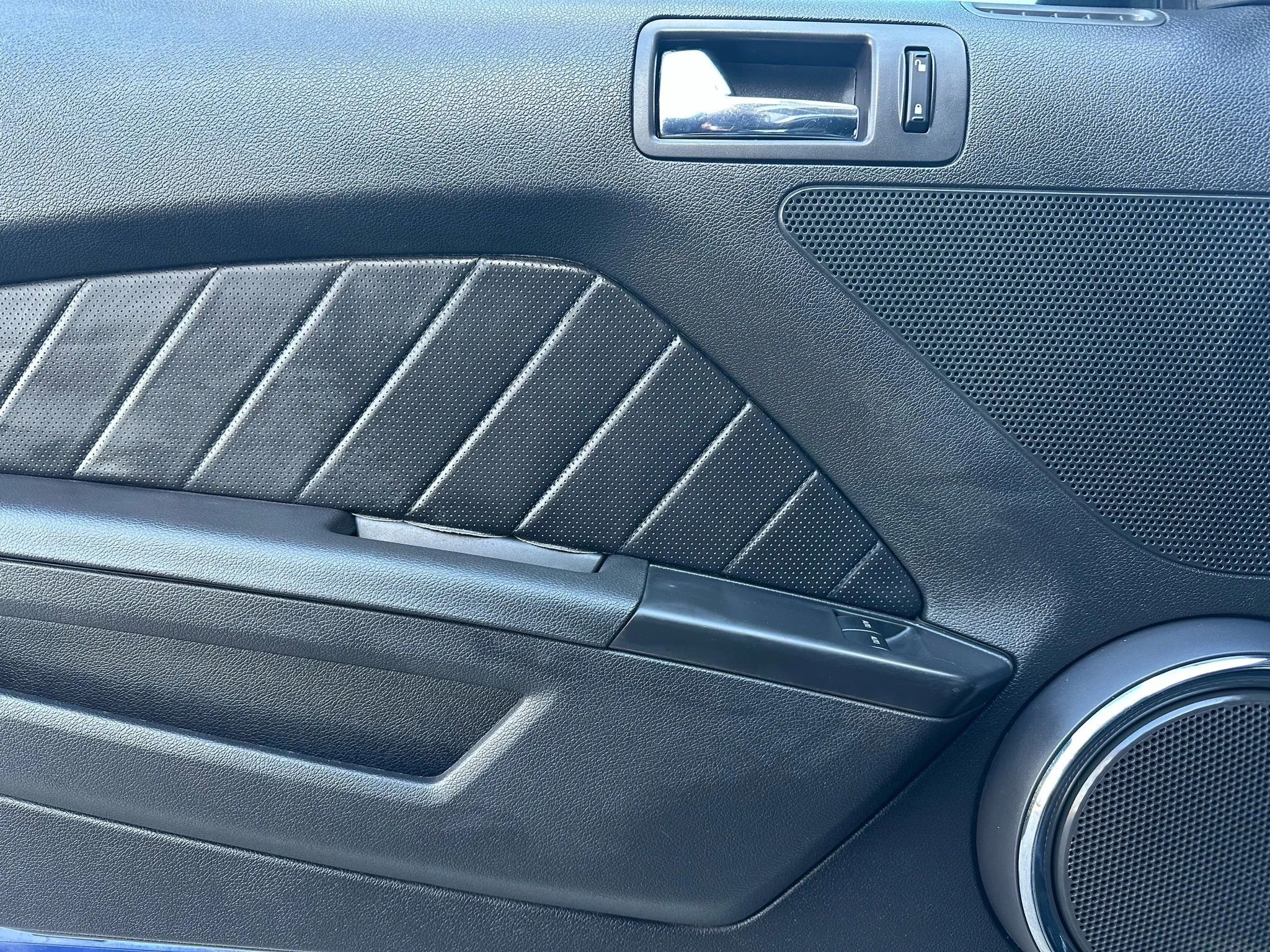 Used 2010 Ford Mustang GT image 9