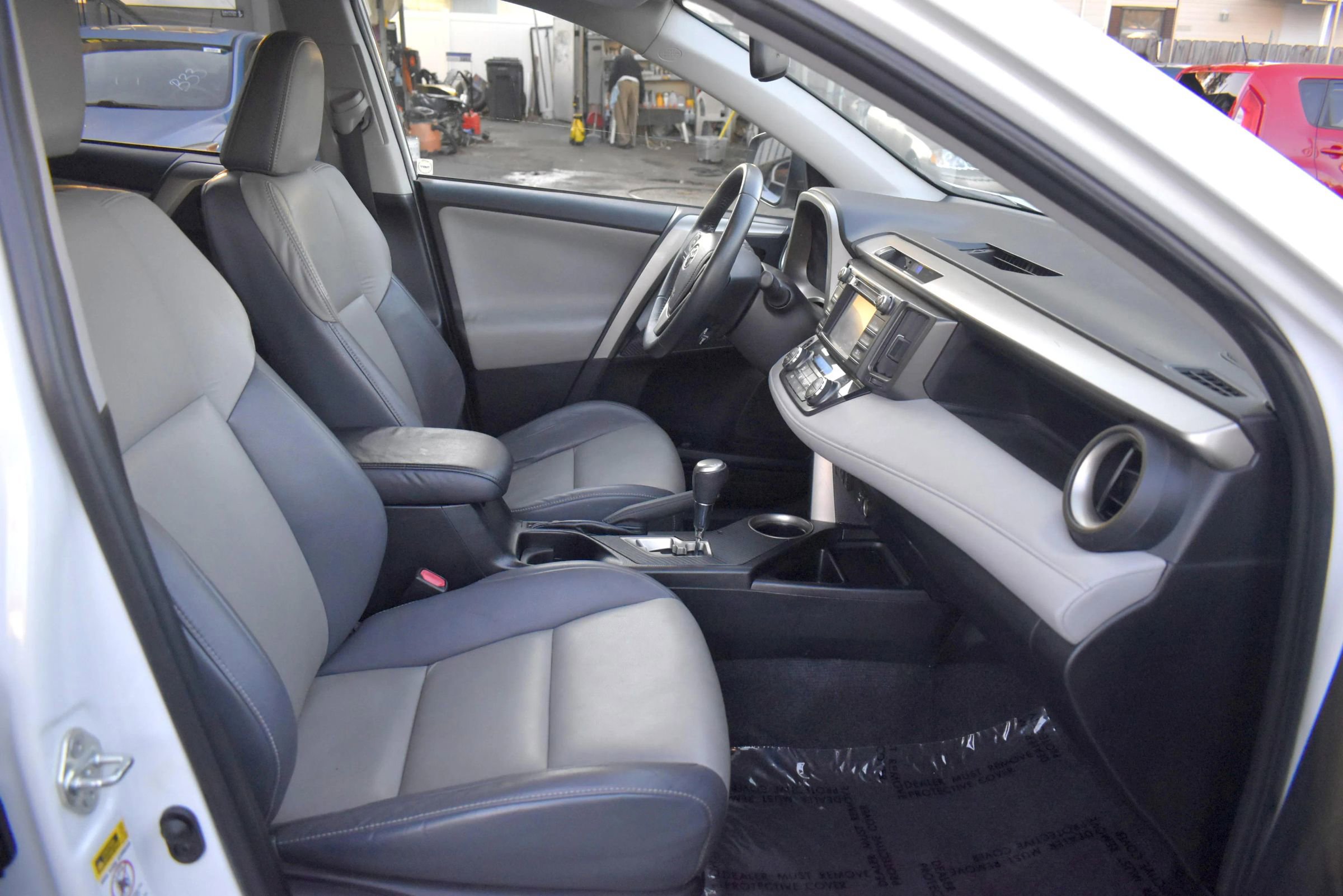 Used 2015 Toyota RAV4 Limited w/ Technology Package image 14