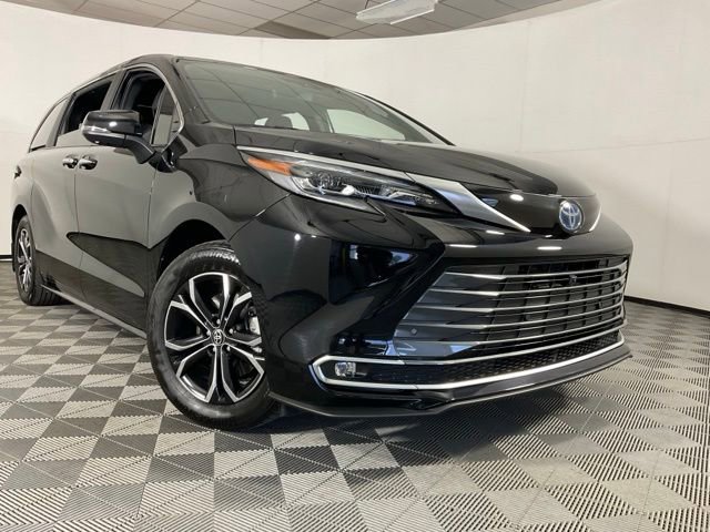 Used 2025 Toyota Sienna Platinum AWD/4WD image 50