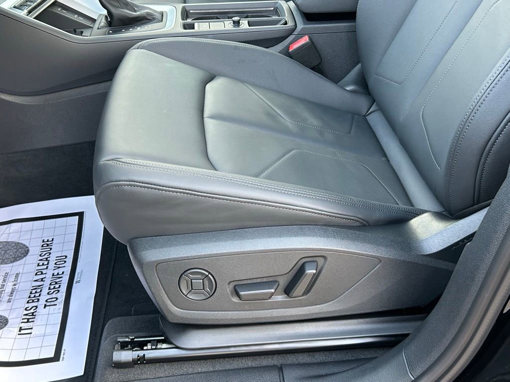 Used 2025 Audi Q3 2.0T Premium w/ Convenience Package image 16