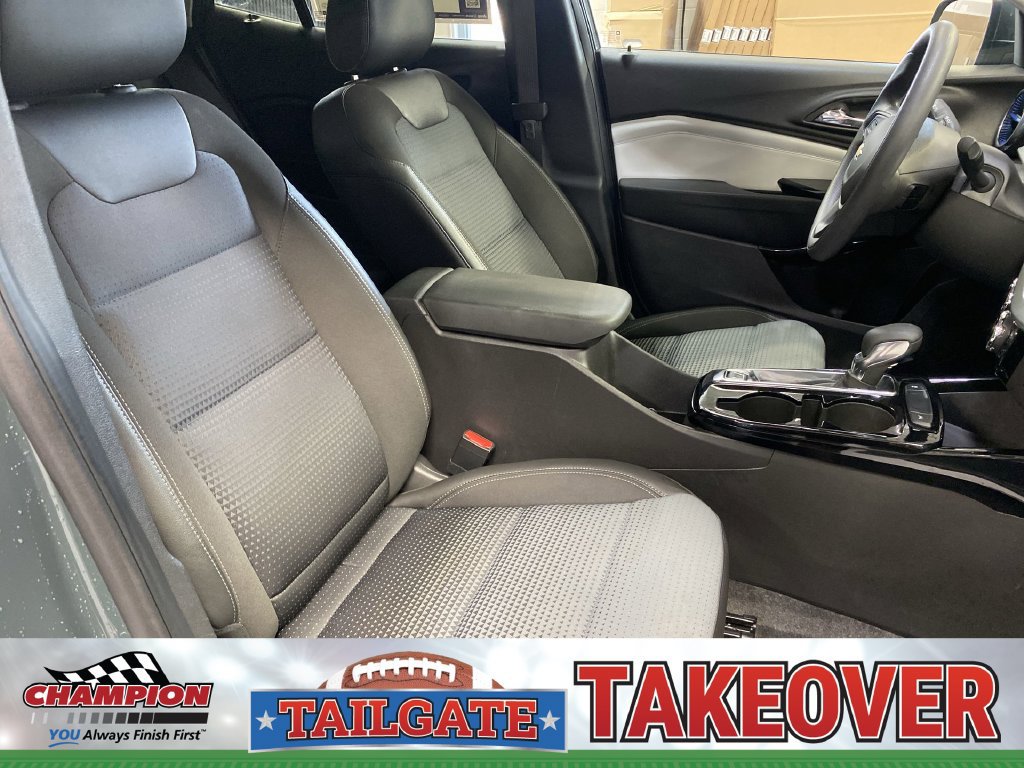 Certified 2025 Chevrolet Trax LT FWD image 36