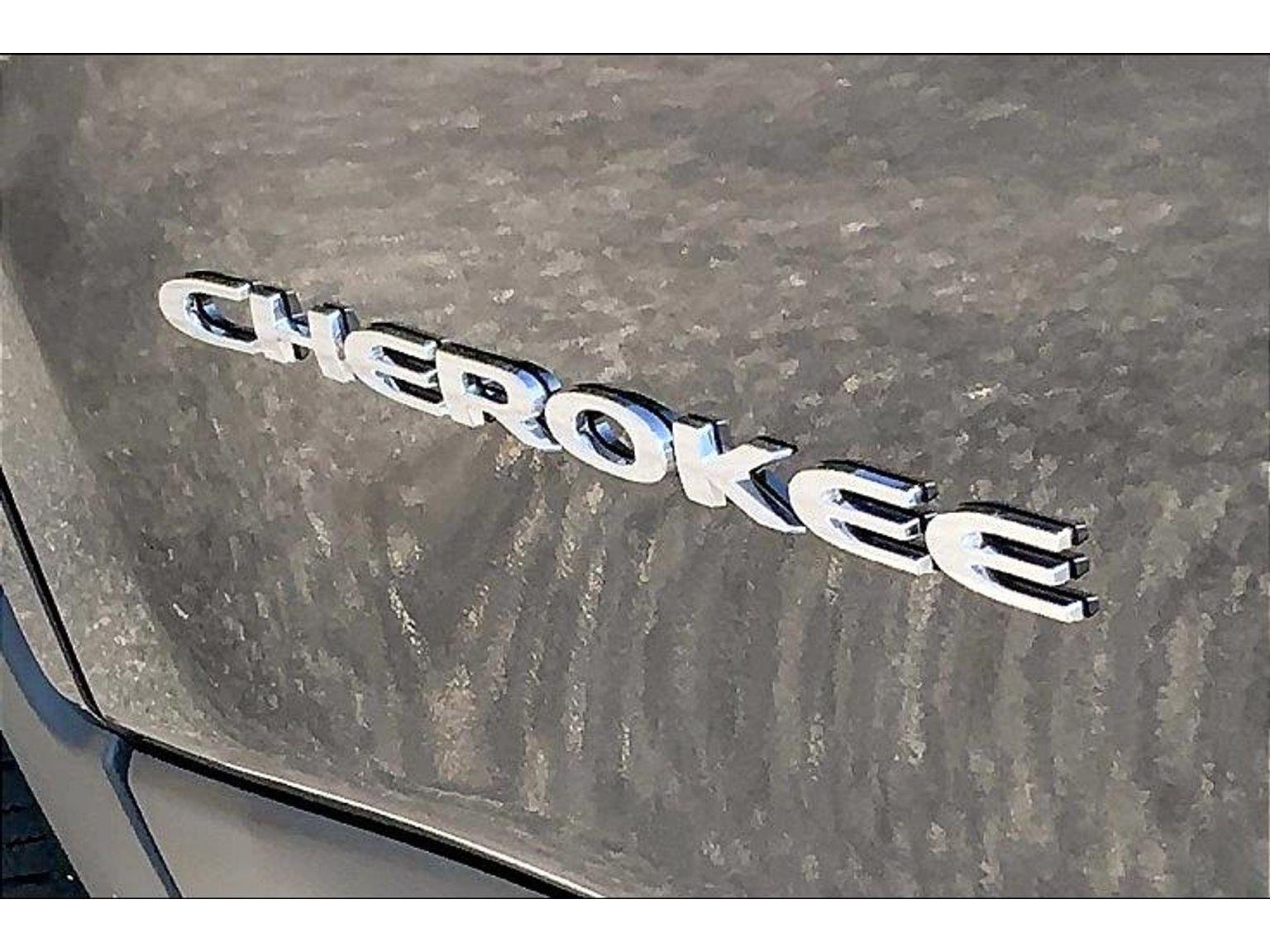 Used 2022 Jeep Cherokee Latitude Lux w/ Sun & Sound Group FWD image 31