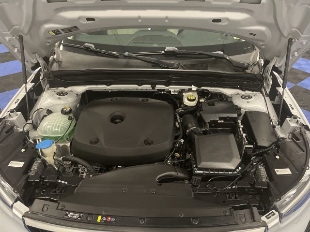 Used 2022 Volvo XC40 T5 Momentum AWD/4WD image 26