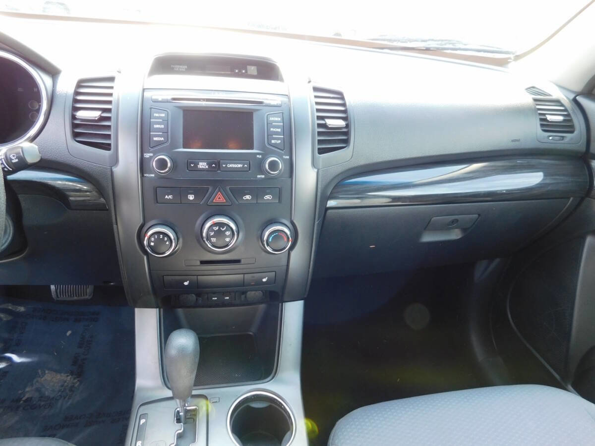 Used 2013 Kia Sorento LX w/ Convenience Pkg image 8