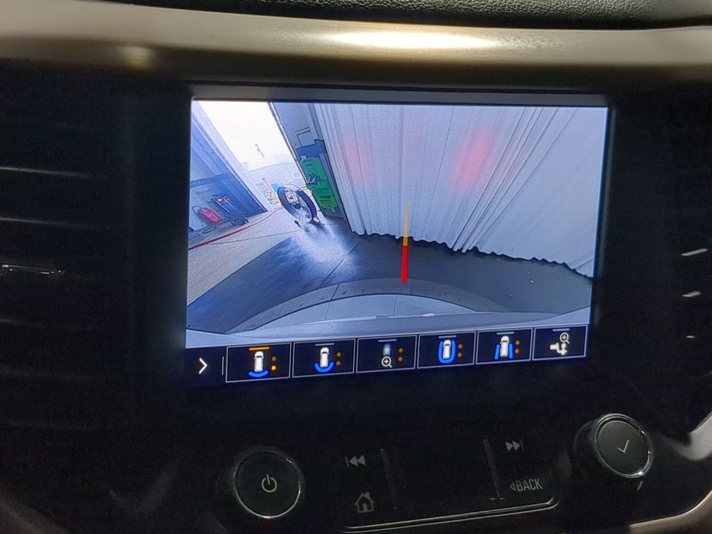 Used 2020 GMC Acadia Denali w/ Technology Package AWD/4WD image 36