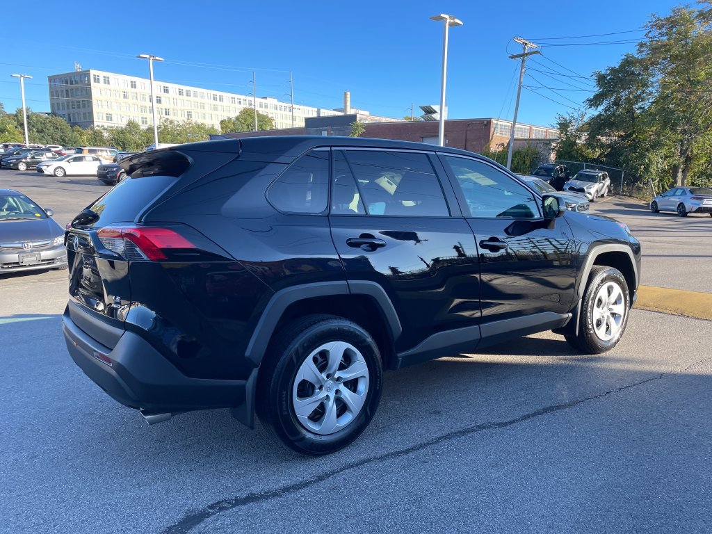 Certified 2022 Toyota RAV4 LE AWD/4WD image 8