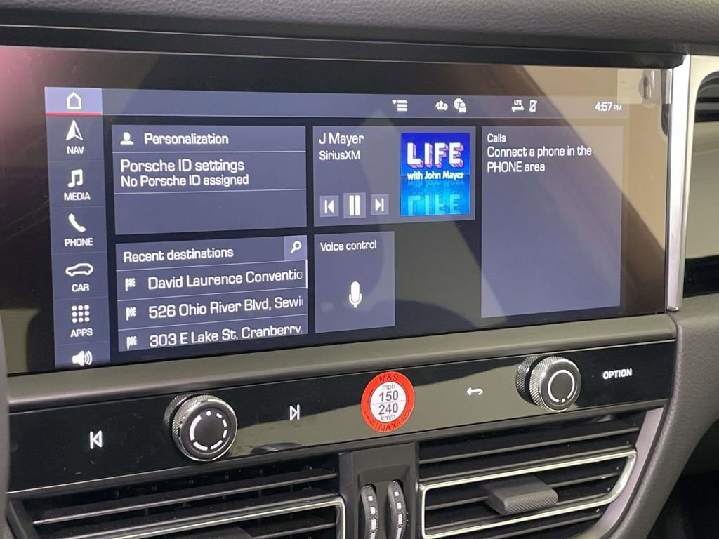 Certified 2025 Porsche Macan AWD/4WD image 29