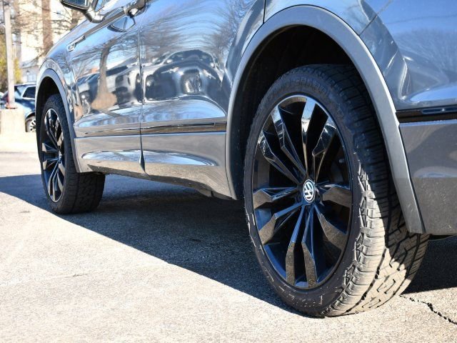 Used 2020 Volkswagen Tiguan SE R-Line AWD/4WD image 9