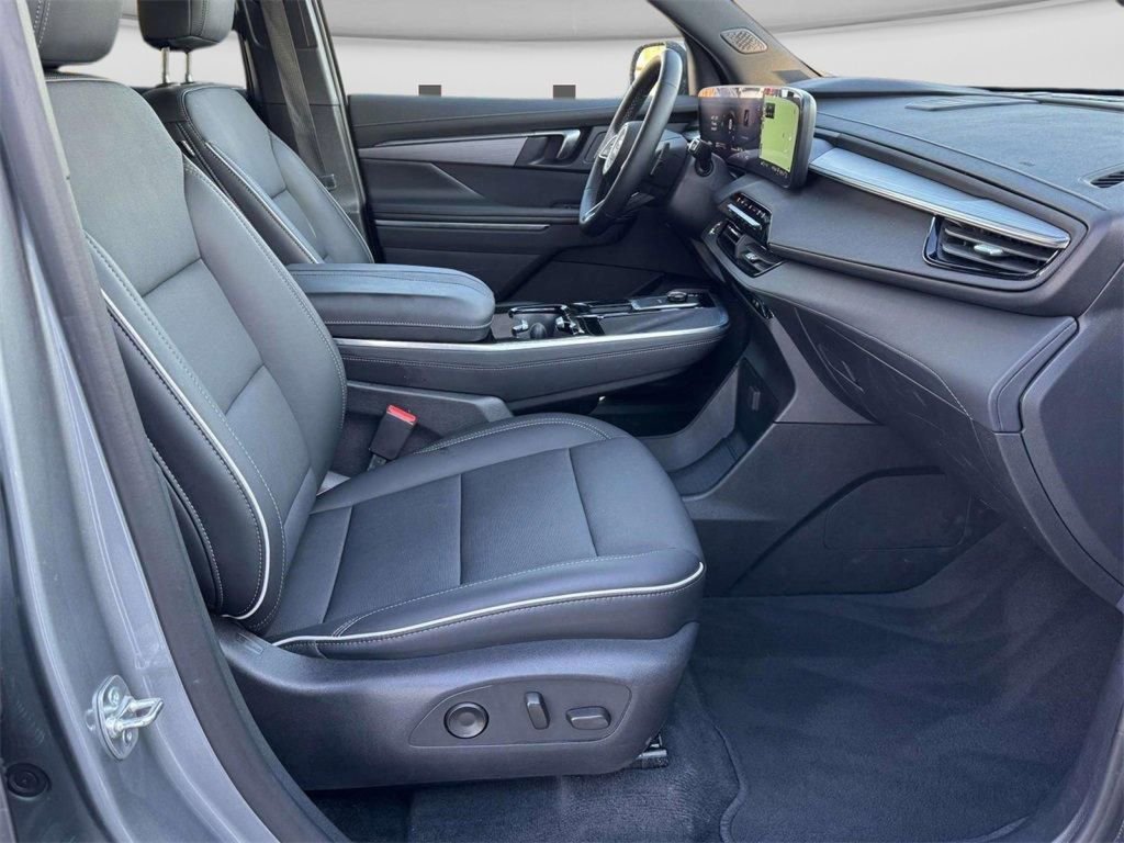 Used 2025 Buick Enclave Preferred AWD/4WD image 14