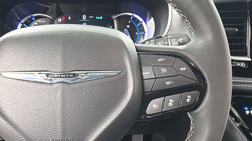 Used 2024 Chrysler Pacifica Select image 28