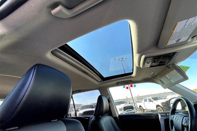 Used 2018 Toyota 4Runner SR5 Premium image 17