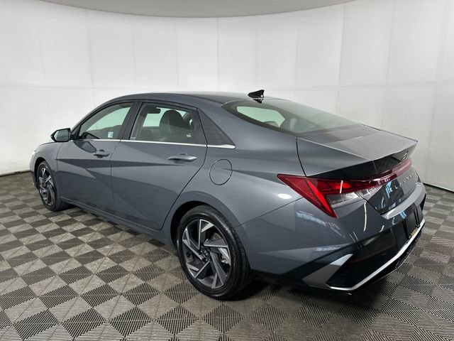 Used 2025 Hyundai Elantra Limited image 5