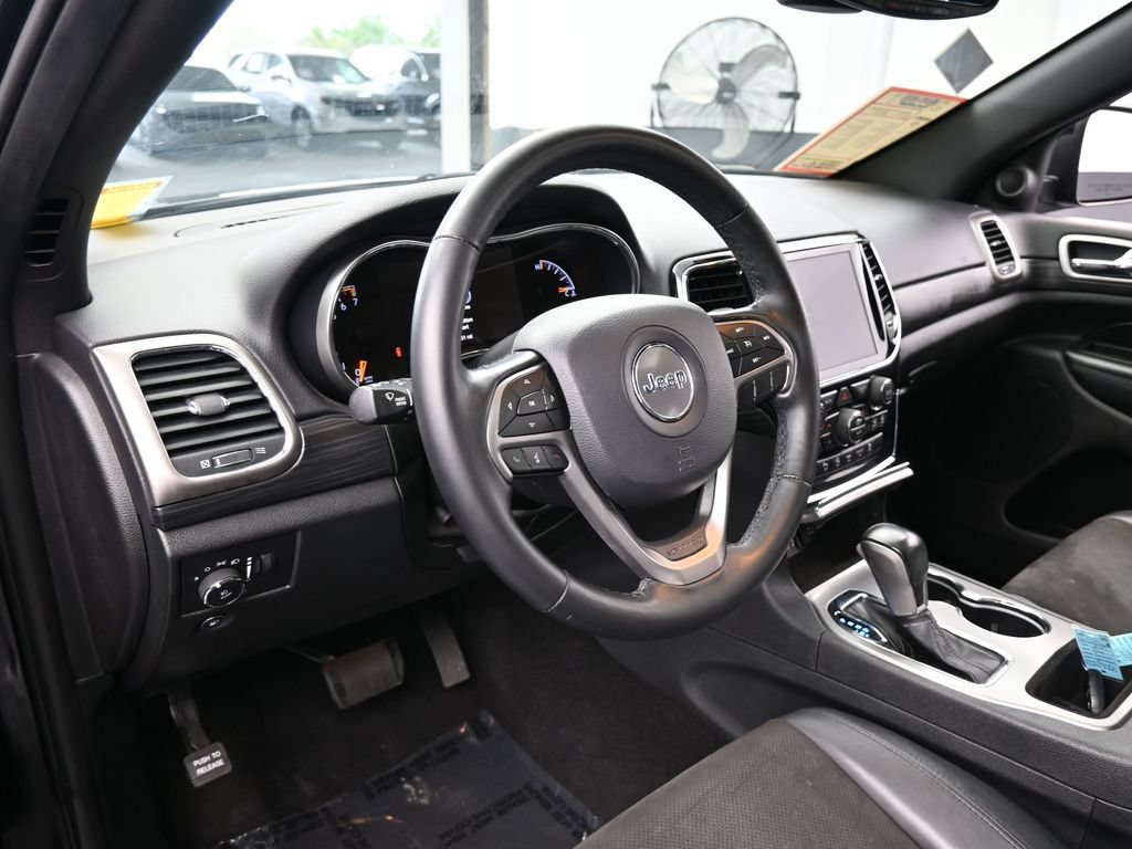 Used 2020 Jeep Grand Cherokee Altitude RWD image 10