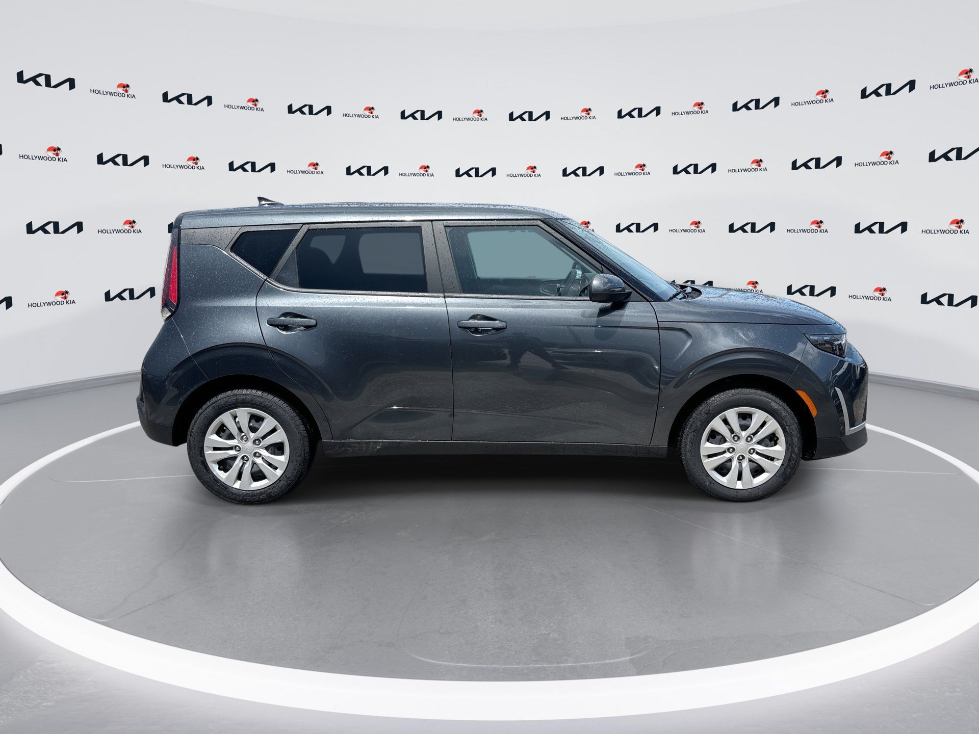 Used 2025 Kia Soul LX FWD image 9