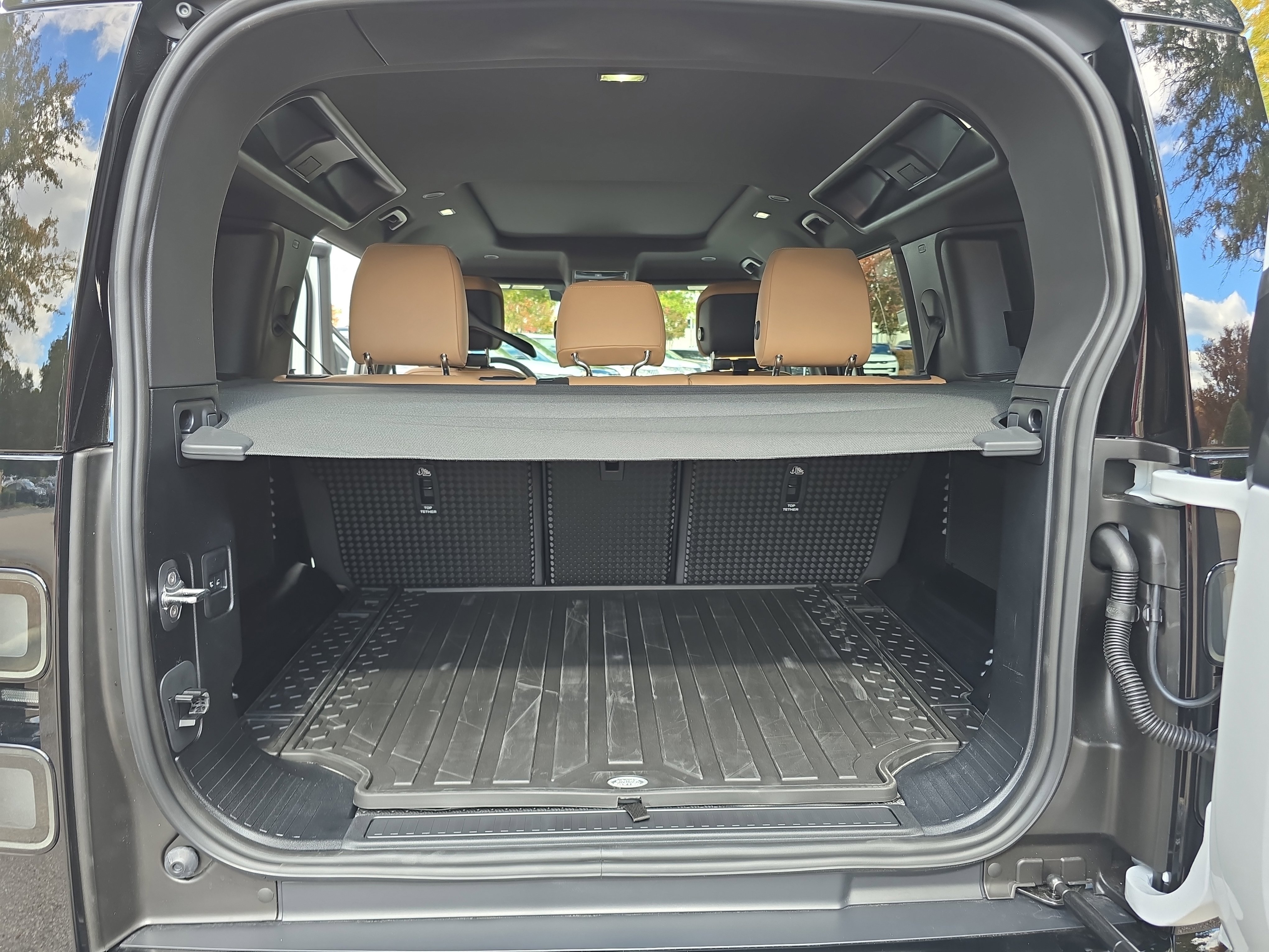 New 2026 Land Rover Defender 110 S image 12