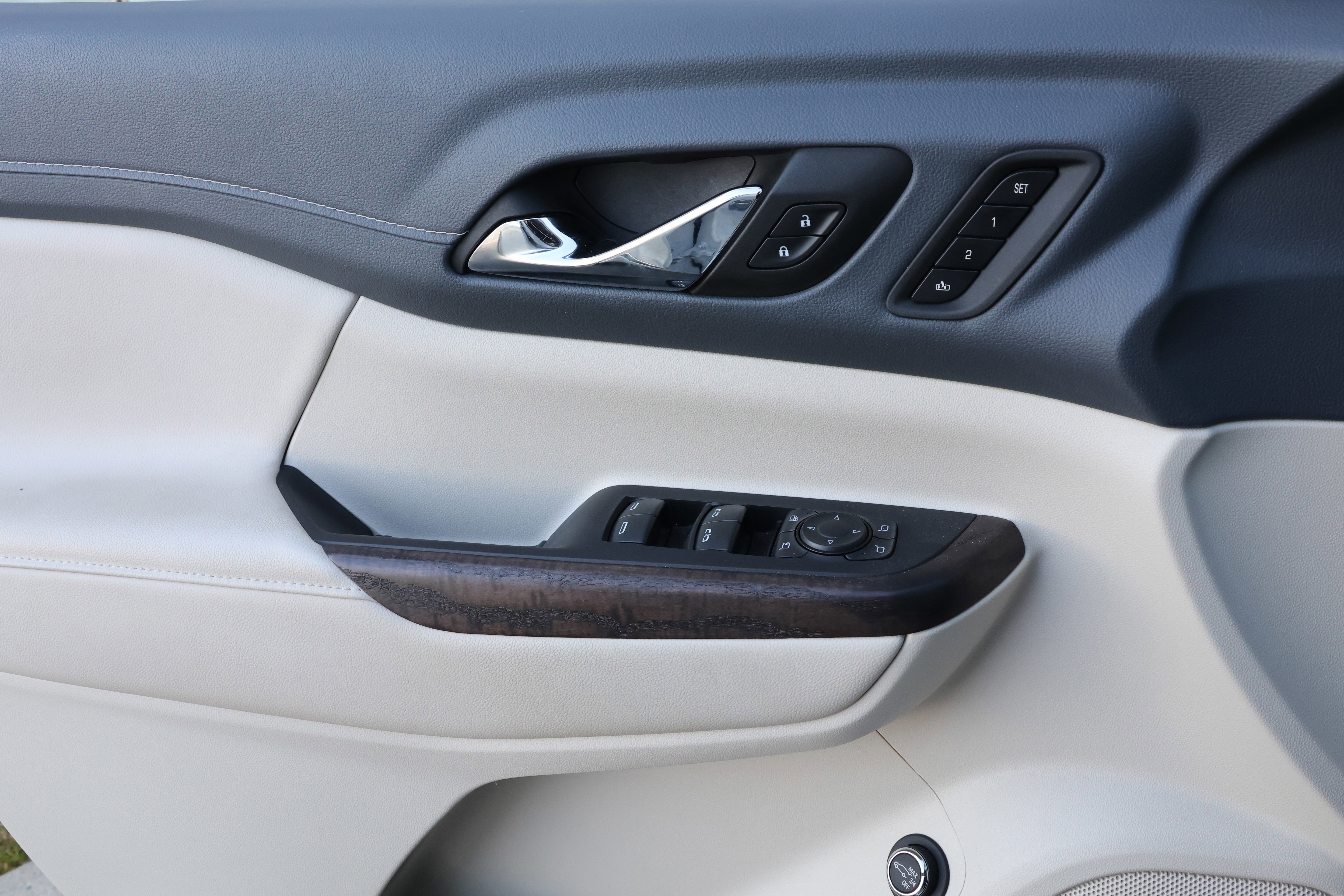 Used 2023 GMC Acadia Denali w/ Denali Ultimate Package image 12