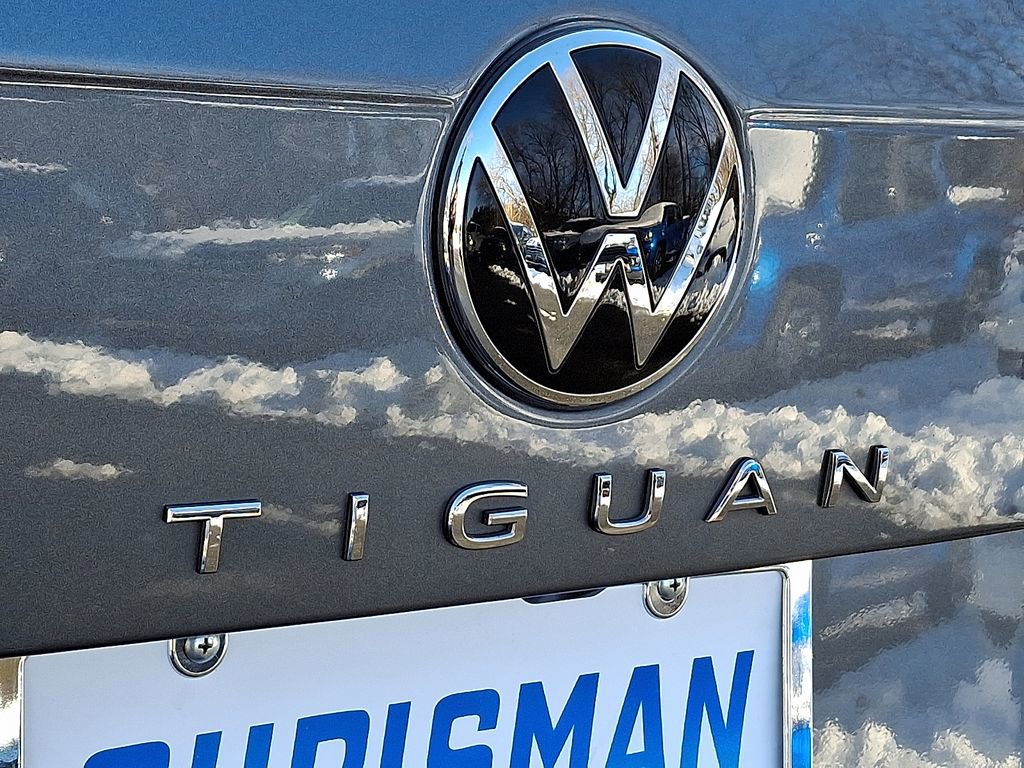 Used 2024 Volkswagen Tiguan SE R-Line image 31