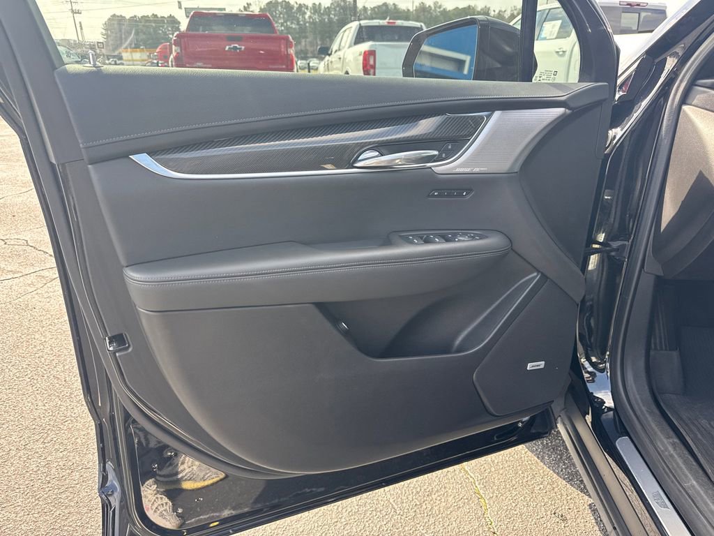 Used 2022 Cadillac XT6 Sport w/ Technology Package image 11