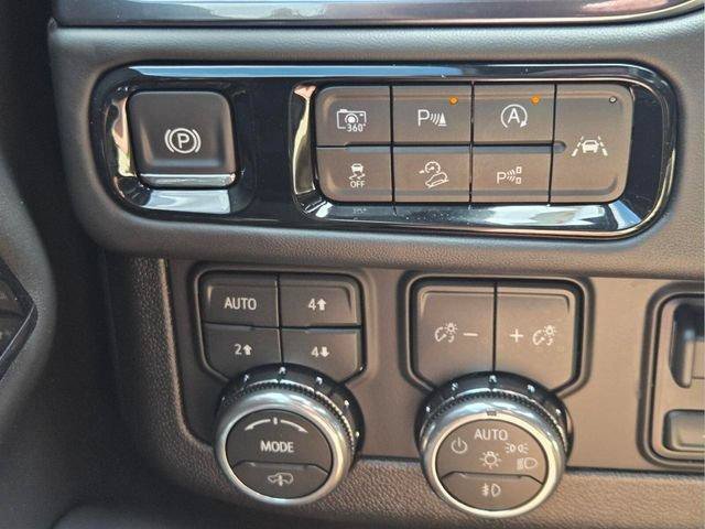Certified 2026 GMC Yukon AT4 Ultimate w/ LPO, Floor Liner Package AWD/4WD image 31