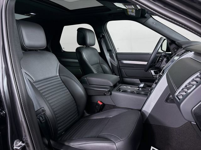 Used 2024 Land Rover Discovery Dynamic SE image 30