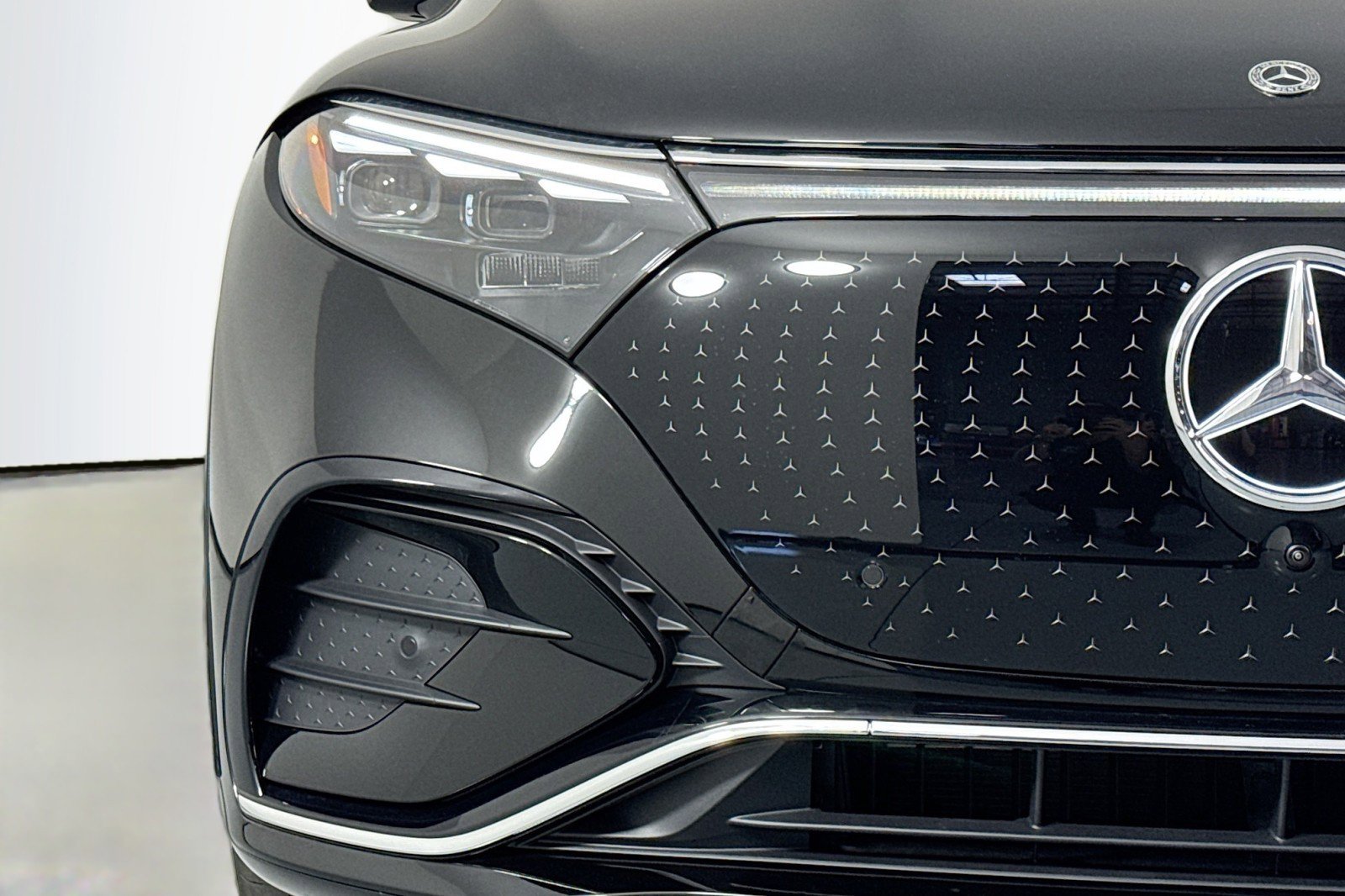 New 2026 Mercedes-Benz EQS 550 4MATIC SUV image 13