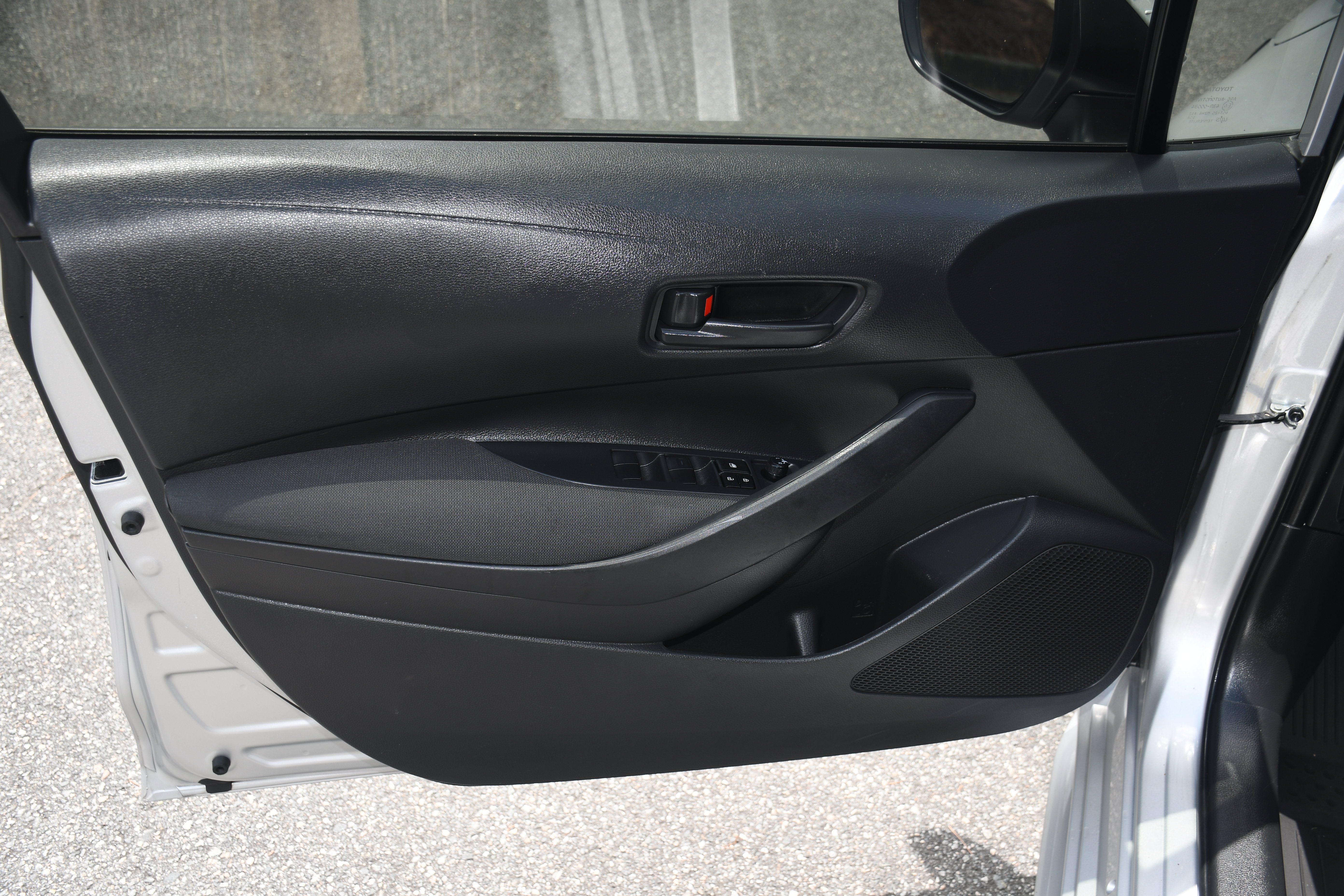 Certified 2025 Toyota Corolla LE FWD image 9