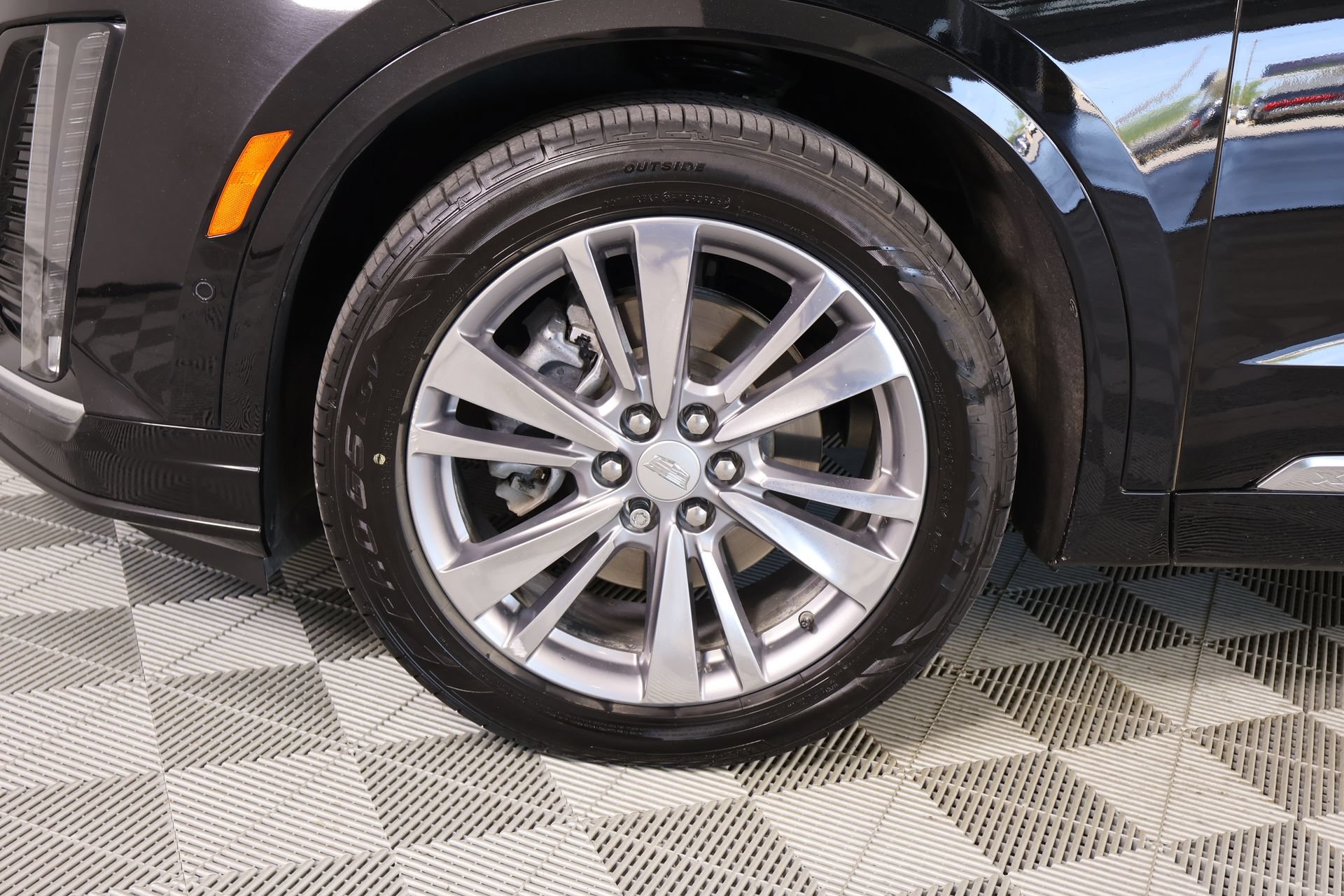 Used 2023 Cadillac XT6 Premium Luxury w/ Technology Package AWD/4WD image 19