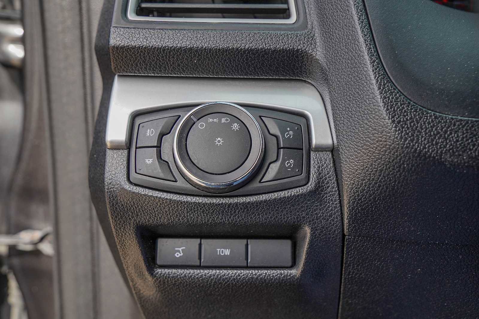 Used 2017 Ford Explorer XLT w/ Equipment Group 202A image 21