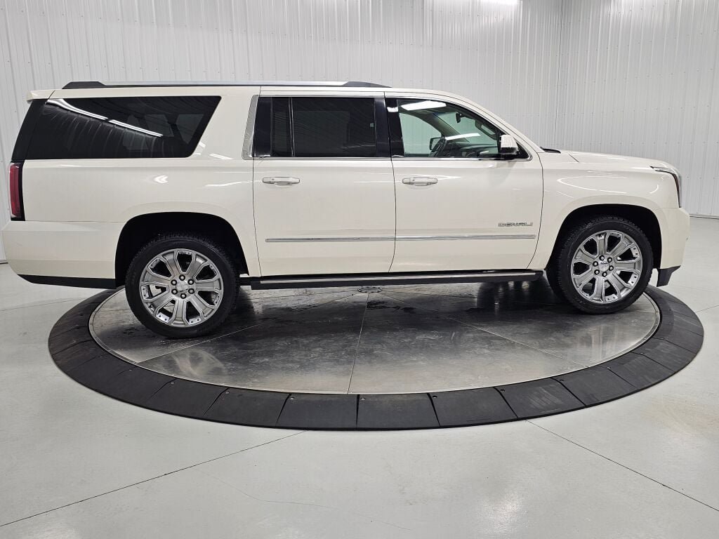 Used 2015 GMC Yukon XL Denali w/ Touring Package RWD image 6