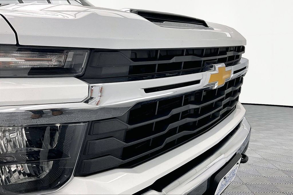 Used 2024 Chevrolet Silverado 2500 LT AWD/4WD image 29