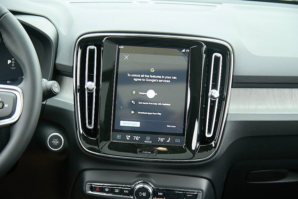 New 2026 Volvo XC40 B5 Plus w/ Climate Package image 26