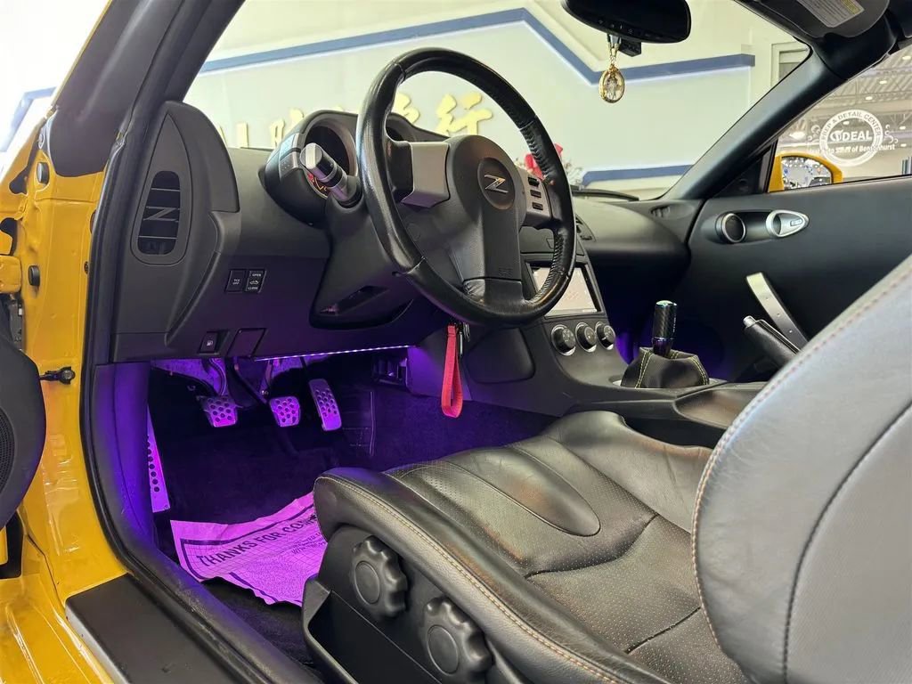 Used 2005 Nissan 350Z Touring image 14