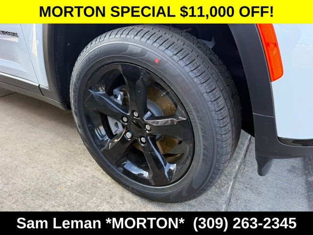 New 2025 Jeep Grand Cherokee L Limited w/ Black Appearance Package image 4