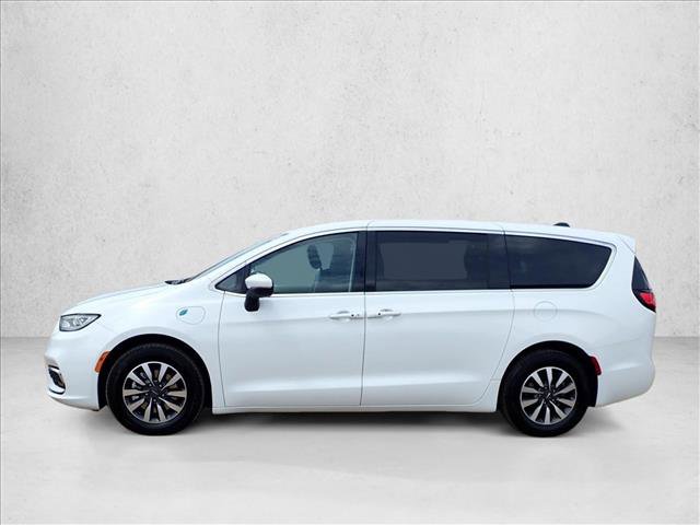 Used 2023 Chrysler Pacifica Touring-L FWD image 2