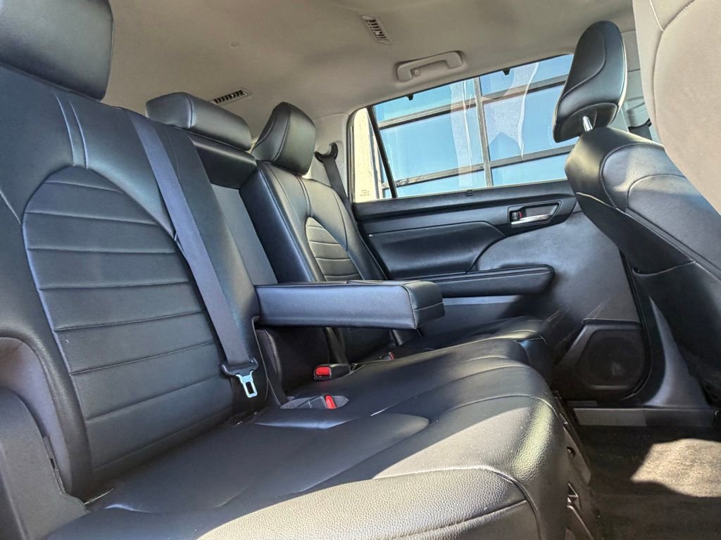 Used 2022 Toyota Highlander XLE image 22