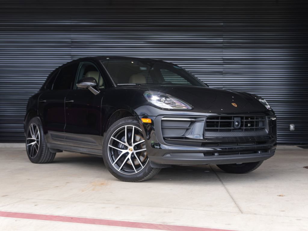 Certified 2025 Porsche Macan image 9