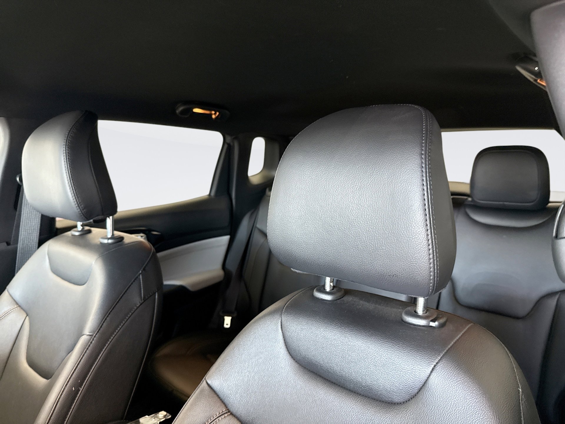 Used 2024 Jeep Compass Limited image 11