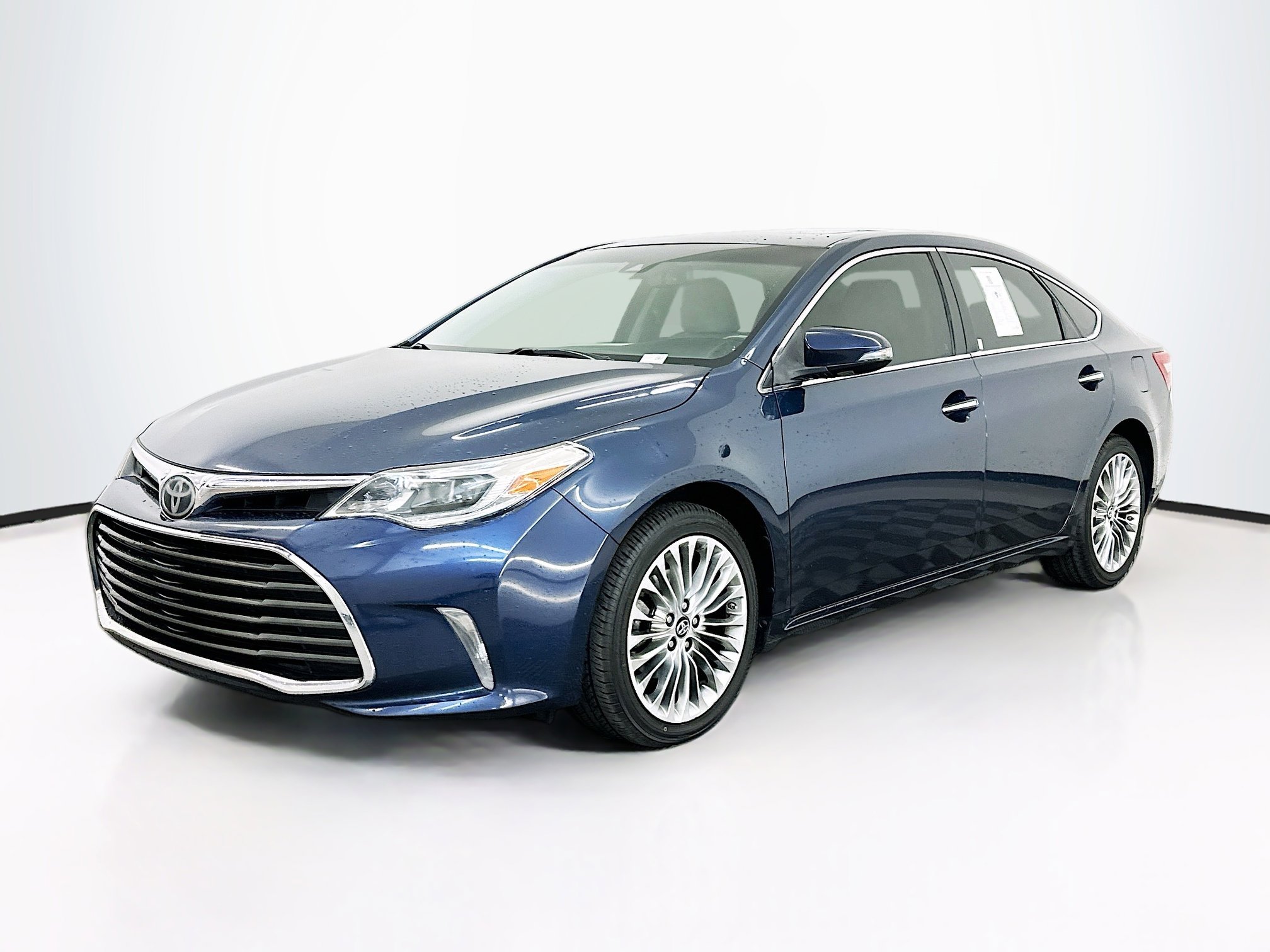 Used 2016 Toyota Avalon Limited image 3