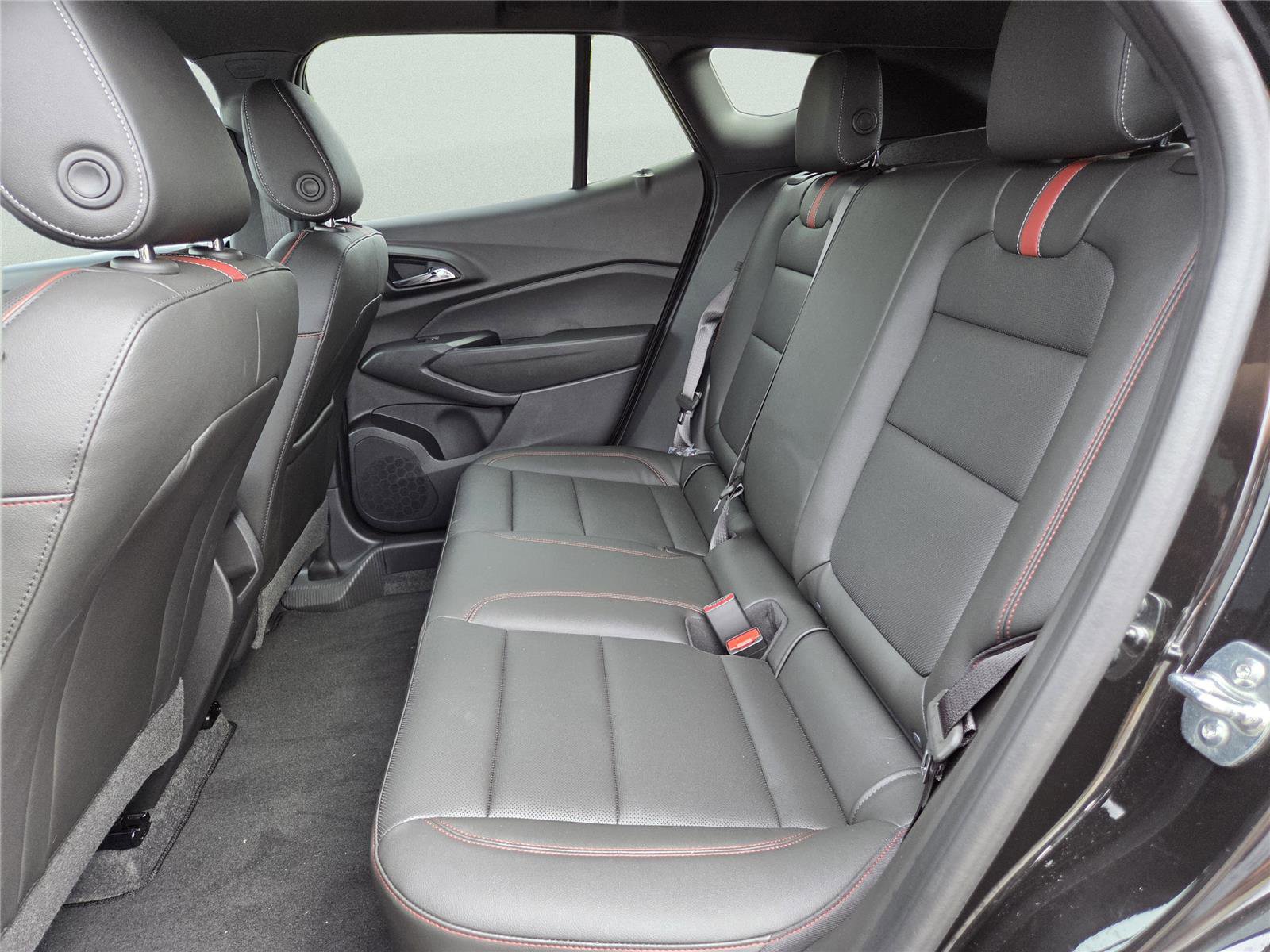 Used 2026 Chevrolet Trax RS w/ Sunroof Package FWD image 19