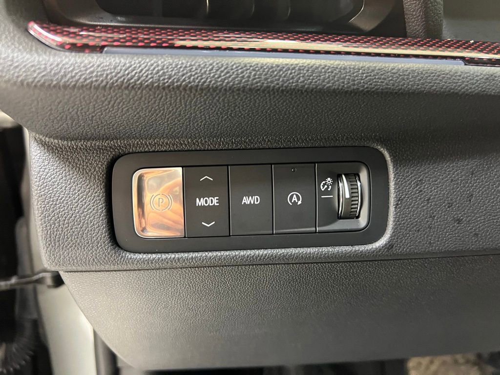 Used 2024 Chevrolet Traverse RS image 17