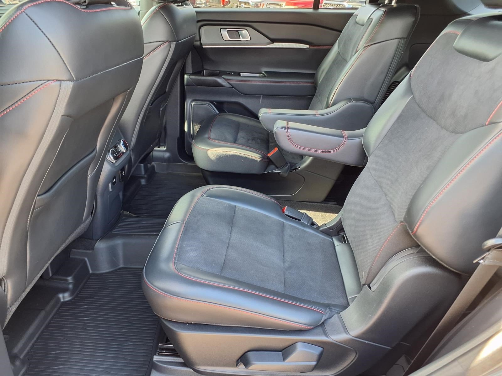Certified 2025 Ford Explorer ST AWD/4WD image 11