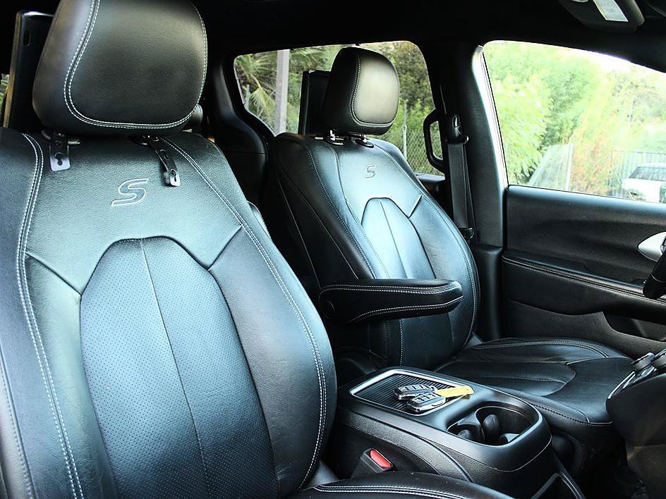 Used 2020 Chrysler Pacifica Touring-L Plus w/ Advanced Safetytec Group FWD image 25