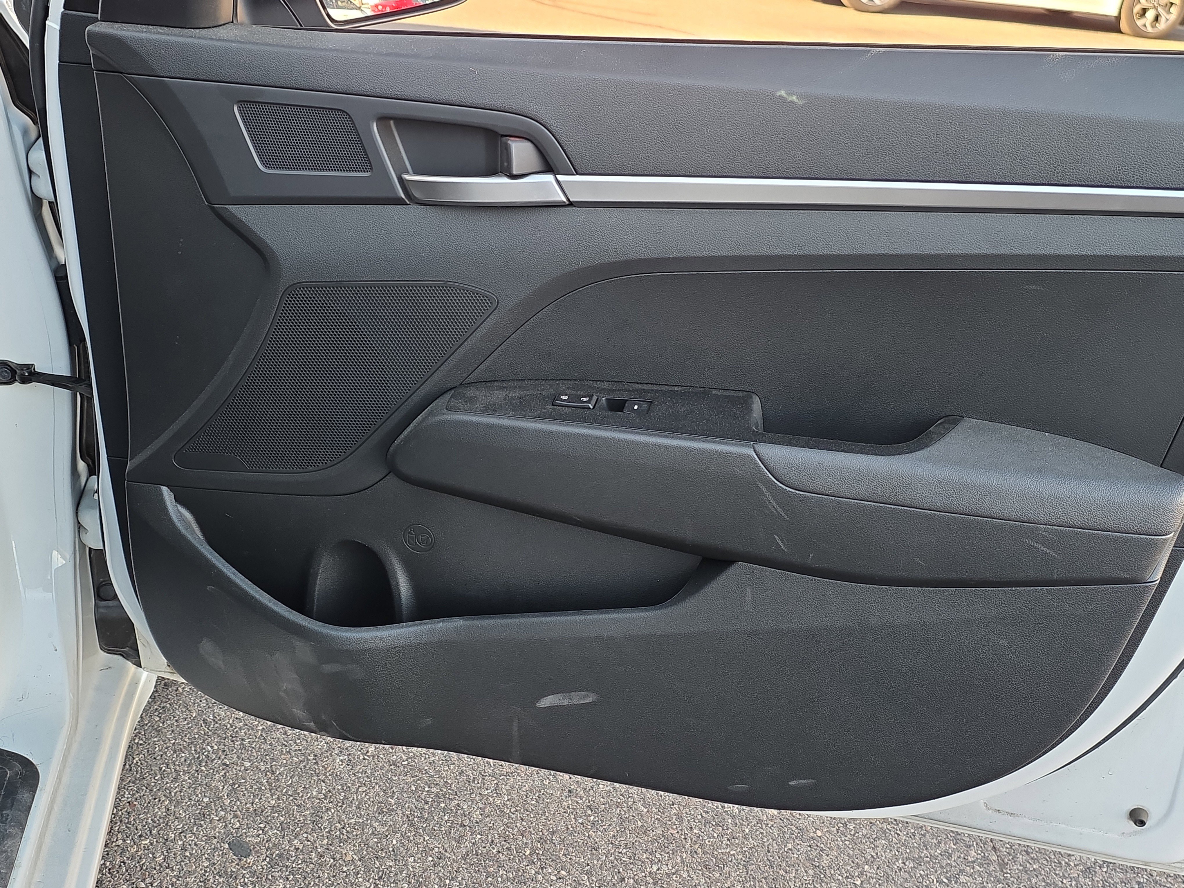 Used 2019 Hyundai Elantra SE w/ Cargo Package image 27