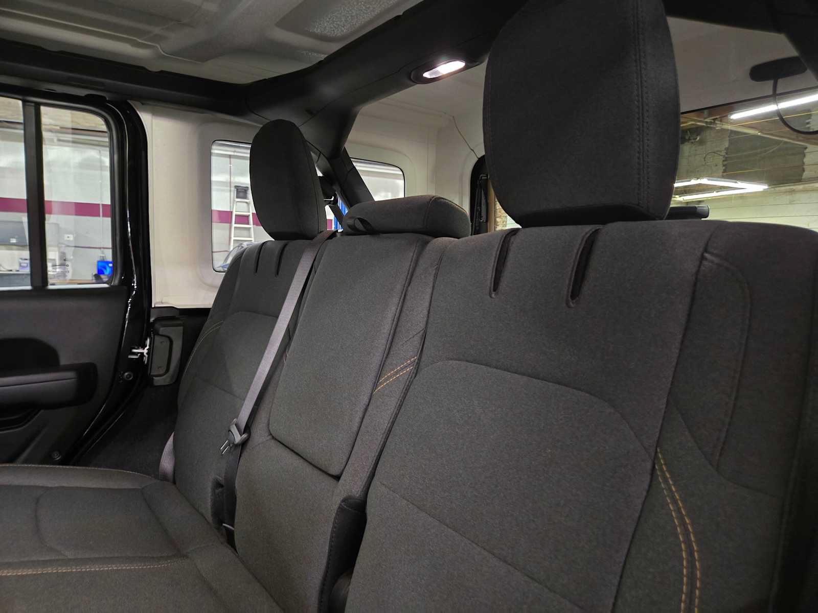 Used 2024 Jeep Wrangler Unlimited AWD/4WD image 18