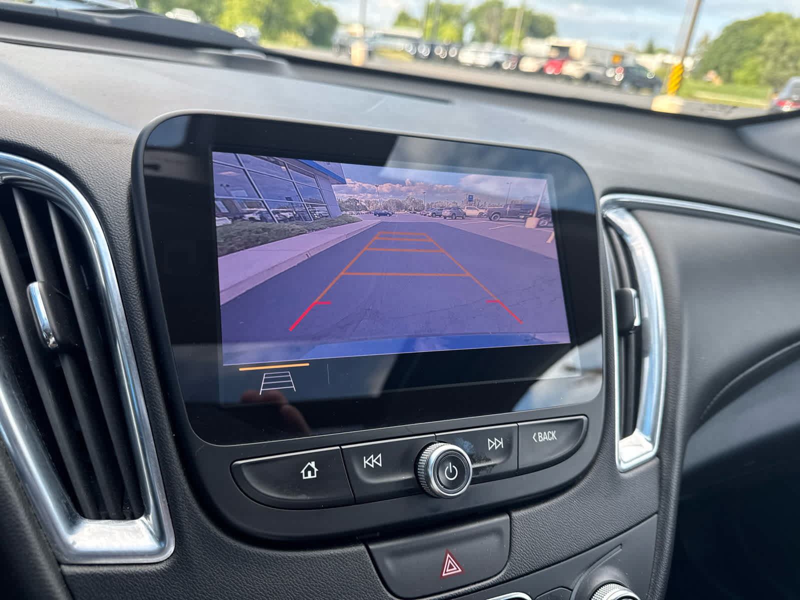 Used 2019 Chevrolet Malibu Hybrid w/ Leather Package FWD image 23