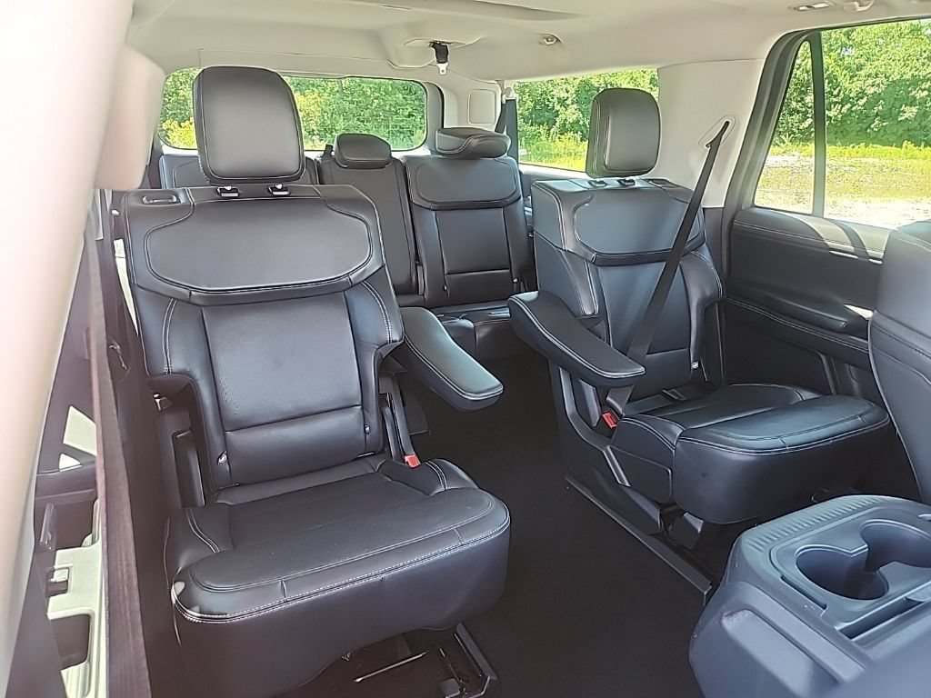 Used 2025 Ford Expedition Max Platinum AWD/4WD image 40